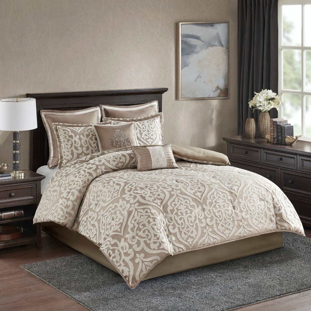 ⭐️NWT⭐️ Madison Park Cal King 8pc Comforter Set, Eliot Jacquard Damask Tan White - Picture 2 of 7